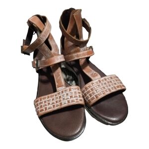 Roan Bed Stu Lyssa Woven Leather Tan Buckle Gladiator Sandals 6.5 Epica Bone
